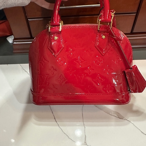 Louis Vuitton Vernis Alma BB - Picture 4 of 16